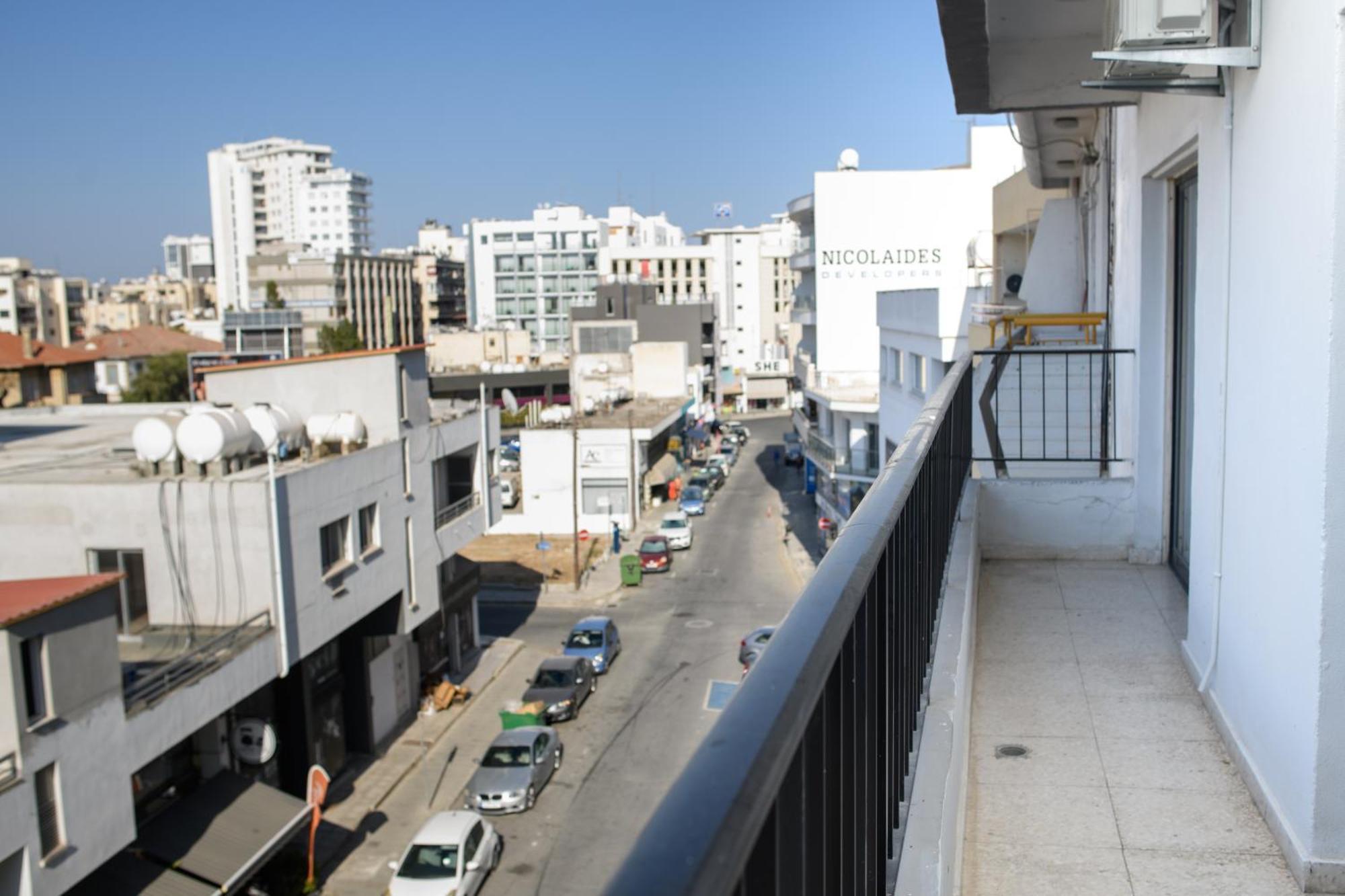 Ollies 3 Bedroom Apartment ラルナカ エクステリア 写真